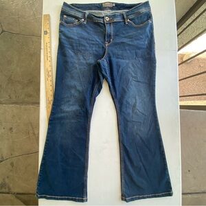 Torrid Luxe Slim Boot Jeans Size 16 Medium Wash Blue Denim Zipper Closure